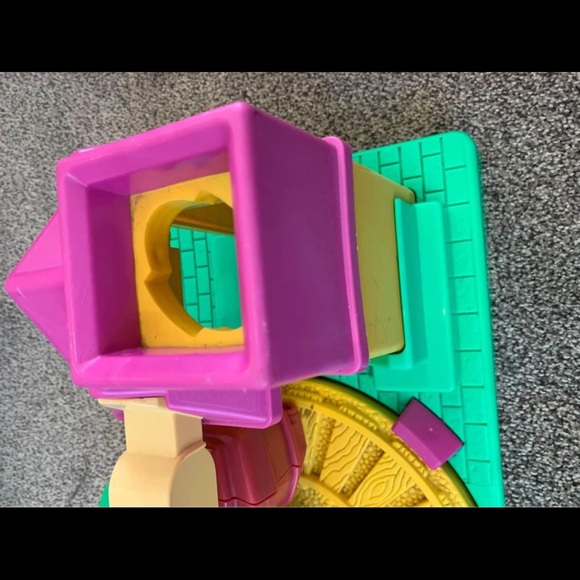 RARE Vintage 1990 PlaySkool BARNEY STATION Purple Dinosaur Spinning Train Toy - Picture 8 of 9